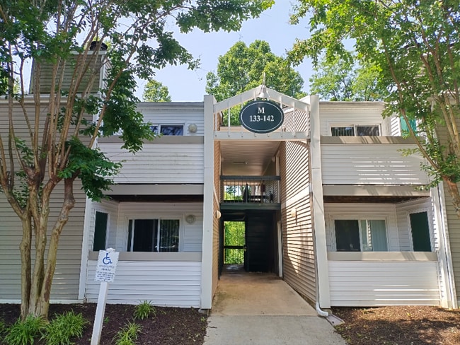 Building Photo - 600 Reusens Rd