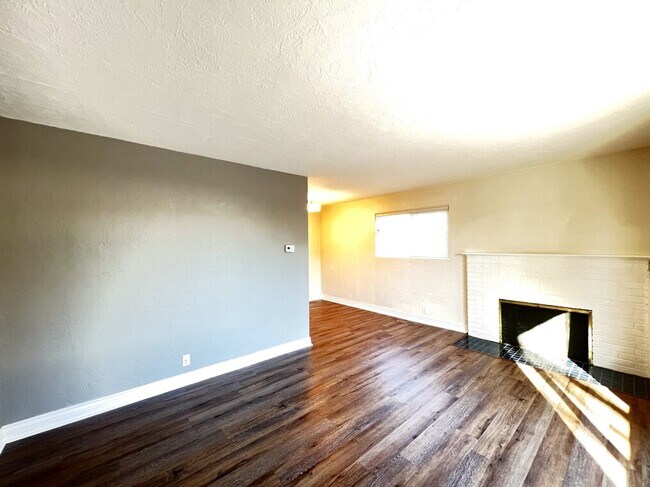 Building Photo - 2705 W Agate St