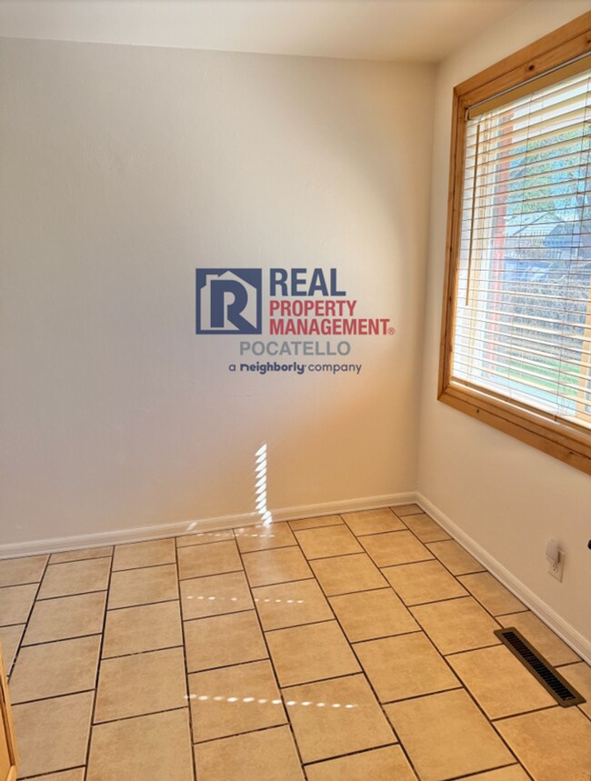 Foto del edificio - 4 Bedroom 2 bath House - Dog friendly