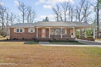 Building Photo - 307 Forest Grove Ave