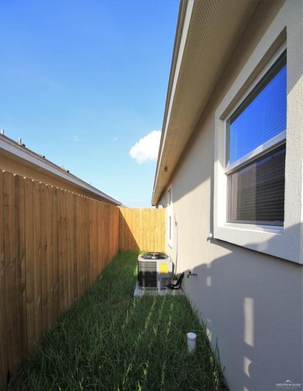 Foto del edificio - 8 Teague Ave