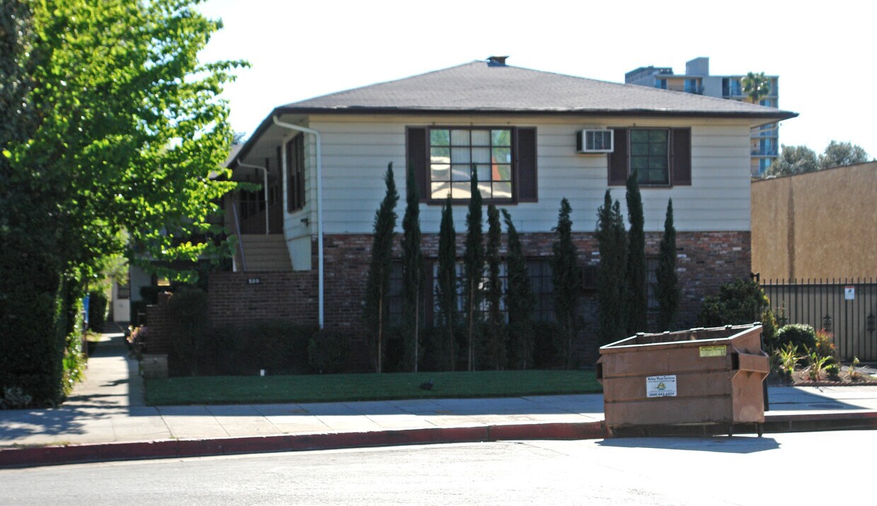 Primary Photo - 500 N Los Robles Ave