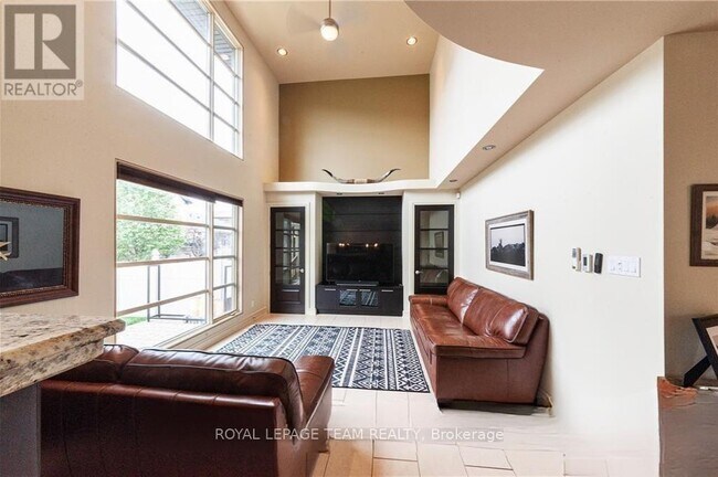 Building Photo - 423 Rahul Crescent