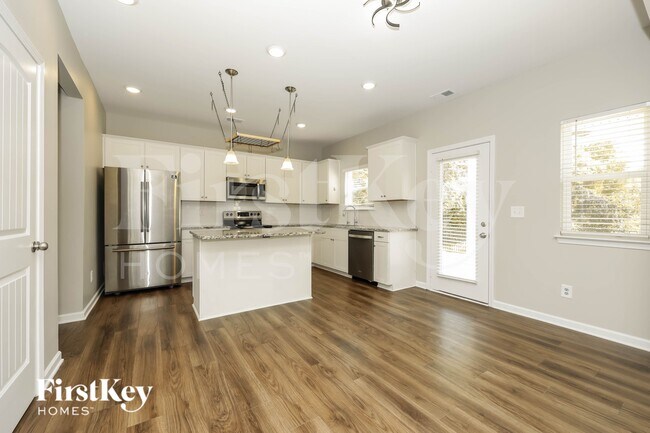 Foto del edificio - 3211 Briar Chapel Dr