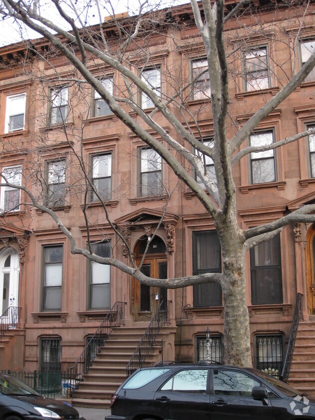 Foto del edificio - 15 Brevoort Pl