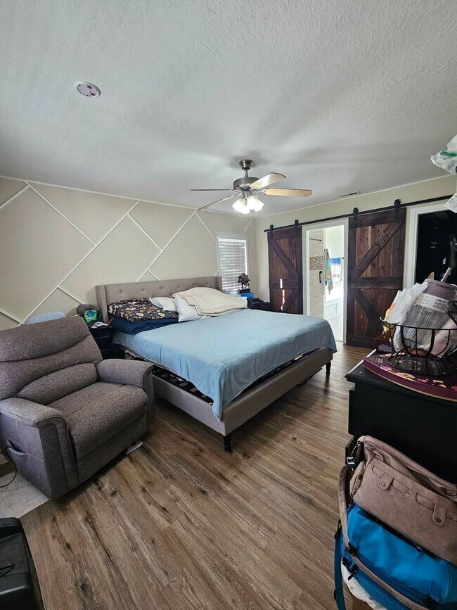 Foto del edificio - Nicely Updated 5 Bedroom Home!