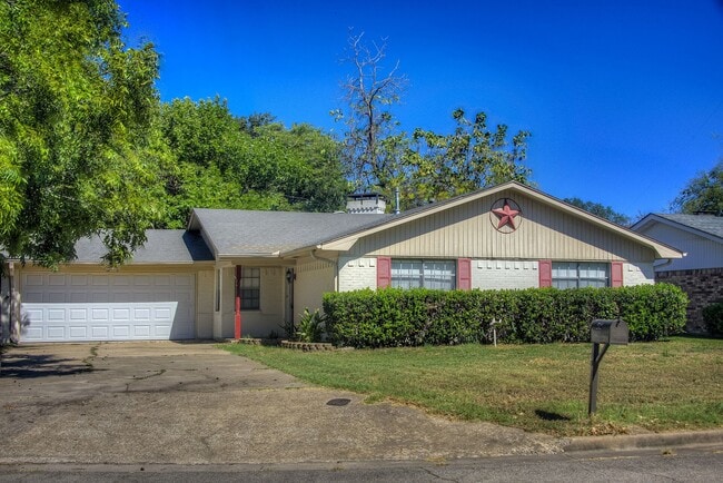Building Photo - 2512 Vernon Dr