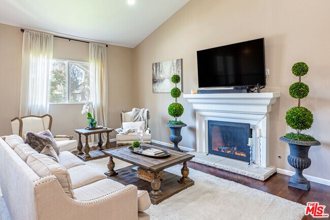 Building Photo - 3233 Sawtooth Ct