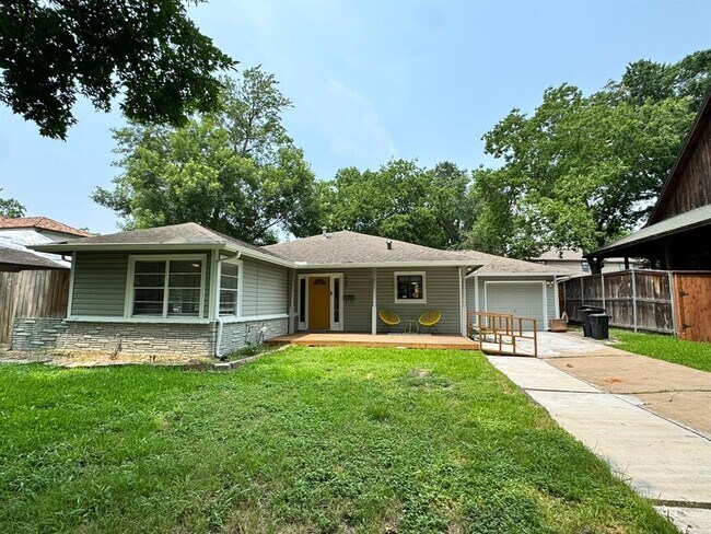 Building Photo - 805 Jaquet Dr