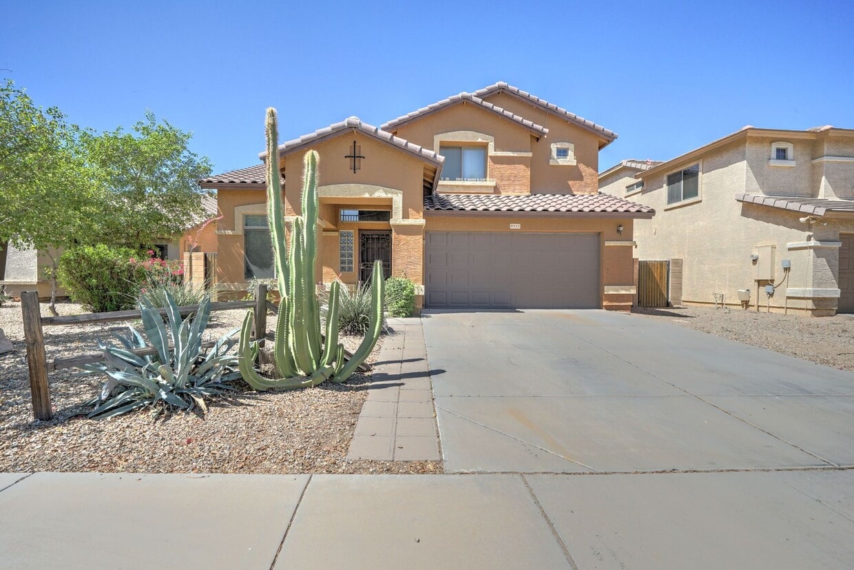 Primary Photo - READY TO VIEW NOW! Beautiful 3 bed & 2.5 b...