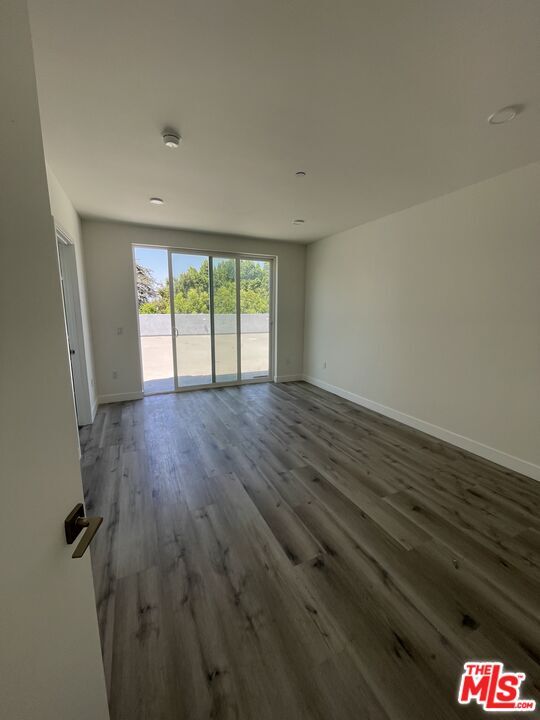 Foto del edificio - 4806 Sylmar Ave