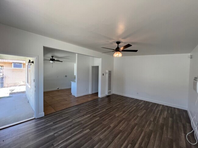 Foto del edificio - 294 N Cherry St