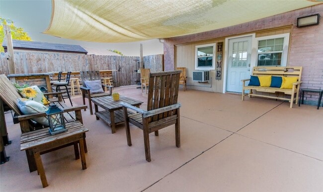 Building Photo - 1200 Canyon Ridge