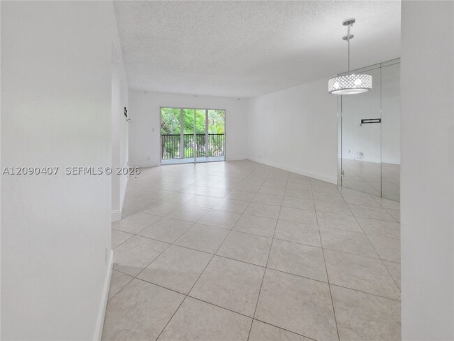 Building Photo - 2212 S Cypress Bend Dr