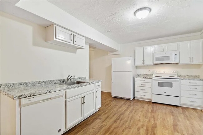 Foto del edificio - Room in House on Wedgewood Dr