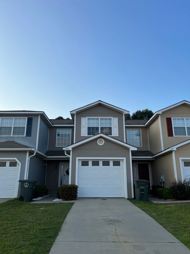 Building Photo - 105 Winthrope Ln