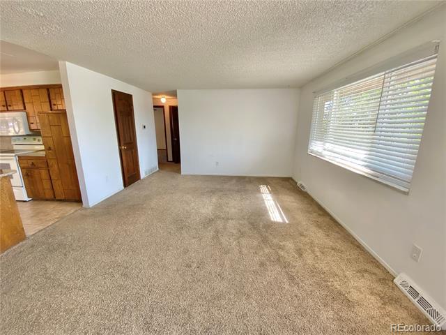 Foto del edificio - 6724 Yarrow St