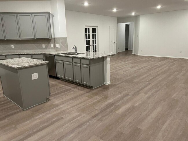 Foto del edificio - 5115 Twin Summit Dr
