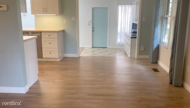 Building Photo - 3 br, 2.5 bath Townhome - 2017 Sussex Ln