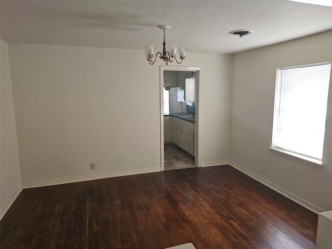 Building Photo - 5322 Pine Ave