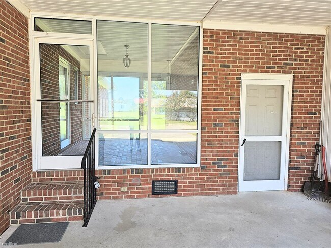 Foto del edificio - 3 br, 2 bath House - 4228 Woods Crossroads...