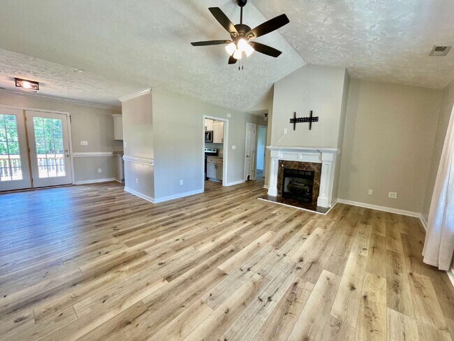 Foto del edificio - 3-Bed, 2-Bath Nest With Bonus Room In Faye...