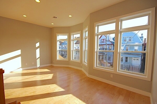 Building Photo - 64 46th St