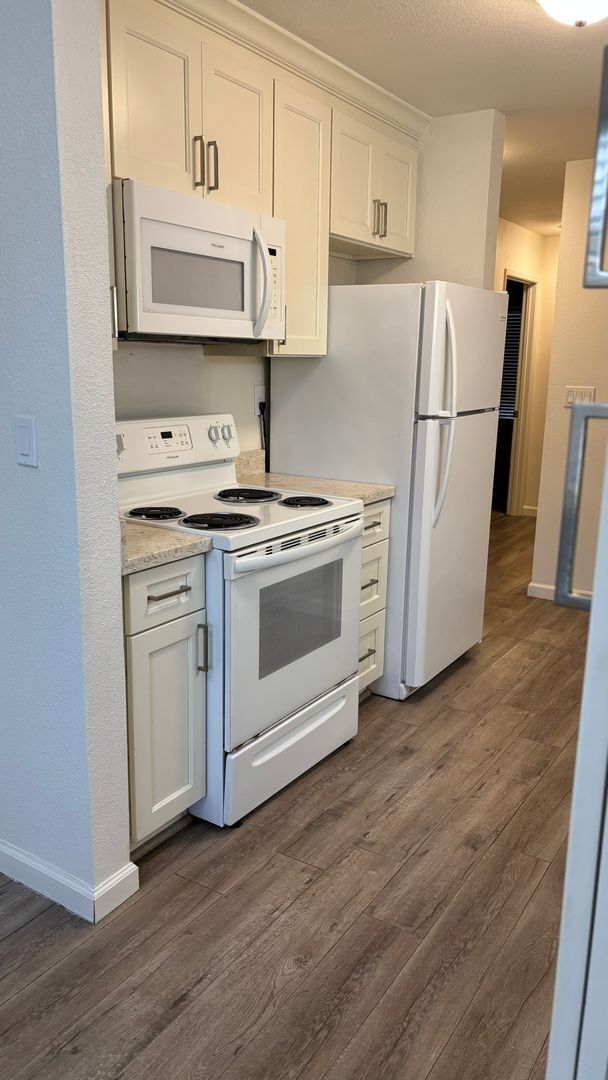 Building Photo - Spacious 2 bed/2 bath condo in Concord