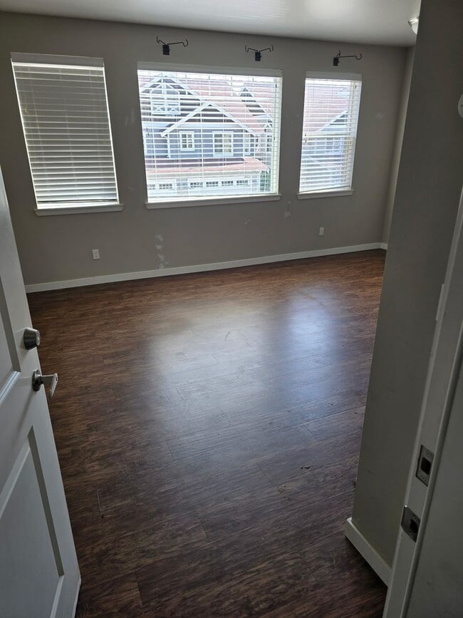Building Photo - 1 Bedroom Condo located in Lynden Washington