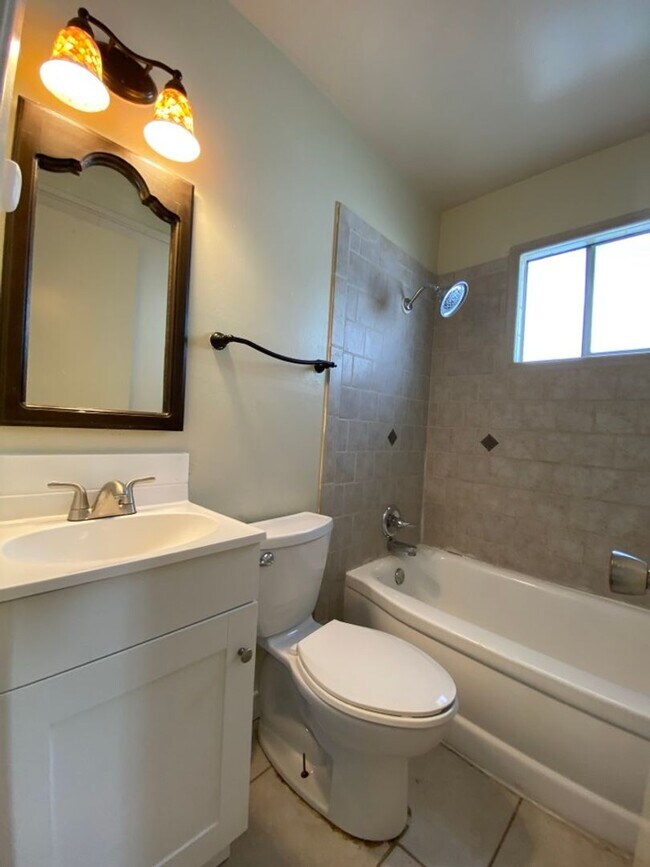 Foto del edificio - Awesome 4 bedroom 3 bath 2 car garage home!