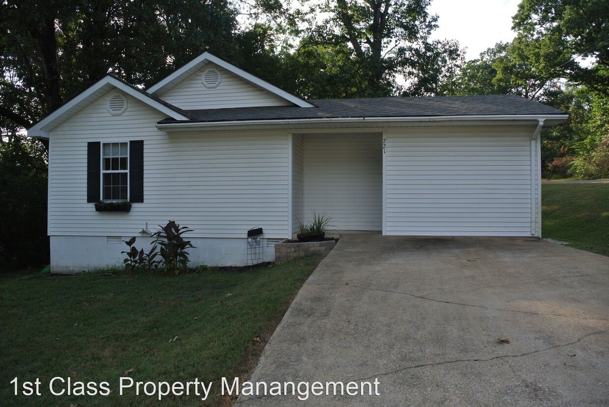 Primary Photo - 3 br, 1 bath House - 721 West St