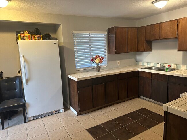 Foto del edificio - 1592 W Persimmon St