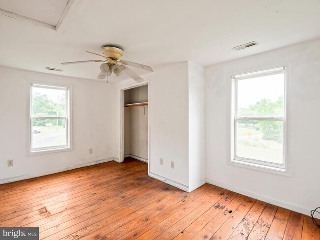 Building Photo - 356 Cropp Rd