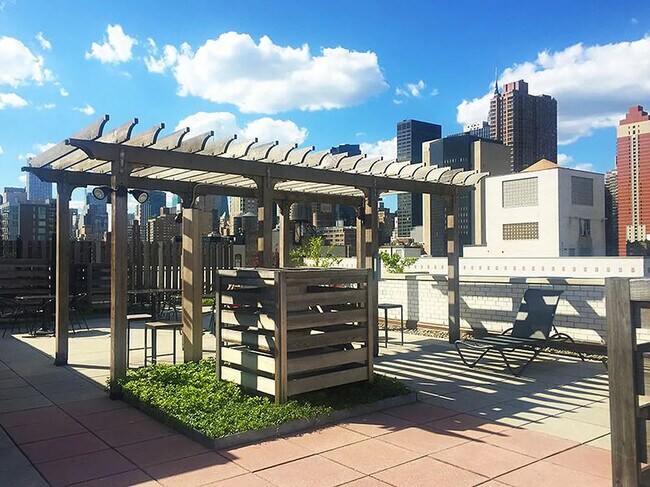 Foto del edificio - 322 E 11th St