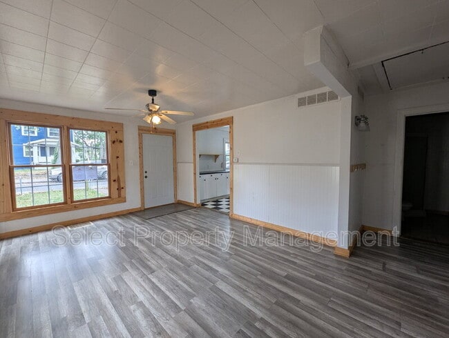 Building Photo - 2062 Pauline St