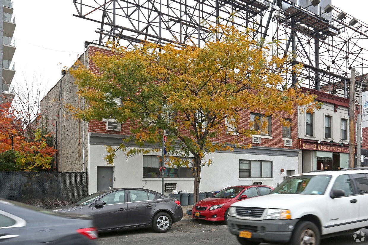 Building Photo - 51-10 Vernon Blvd