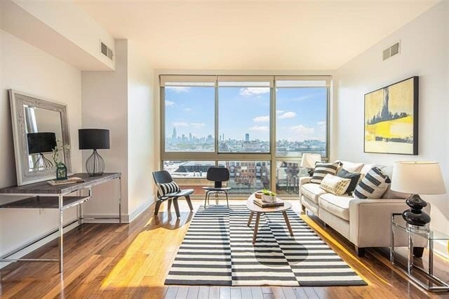 Foto principal - 800 Jackson St