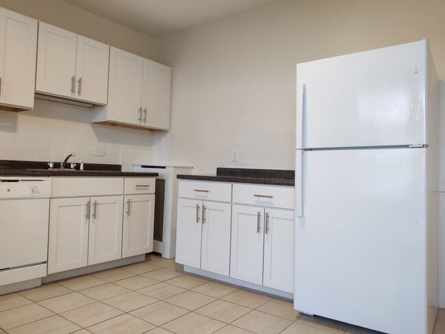 Photo - No Brokers fee, Large Renovated Unit in Allston. 4 bed. 2 Full Bathrooms. Central Heat, Laundry, ... Apartment