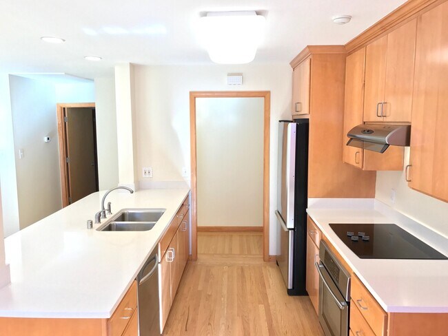 Foto del edificio - Desirable Mountain View 4 Bed 3 Bath Home ...