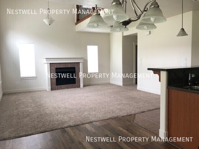 Building Photo - Beautiful 3-bed Townhome in Sandy
