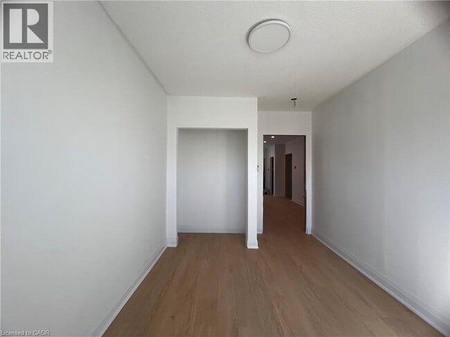 Building Photo - 804A St Clair Ave W