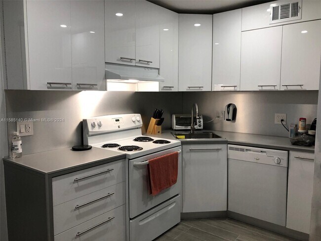 Foto del edificio - 3642 NE 171 St