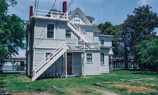 Building Photo - 2813 Bayview Blvd