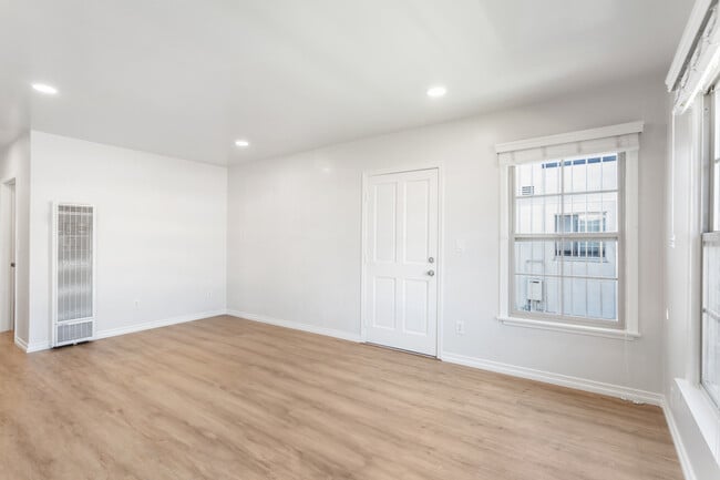 Building Photo - 630 E San Antonio Dr