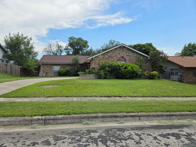 Foto del edificio - Spacious NE side single story home