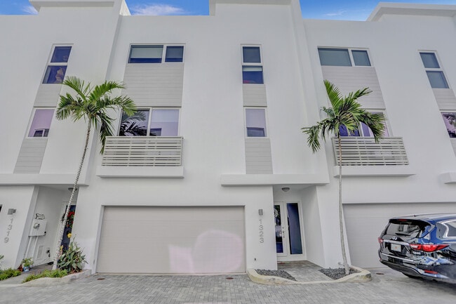 Building Photo - 1323 N Ocean Blvd