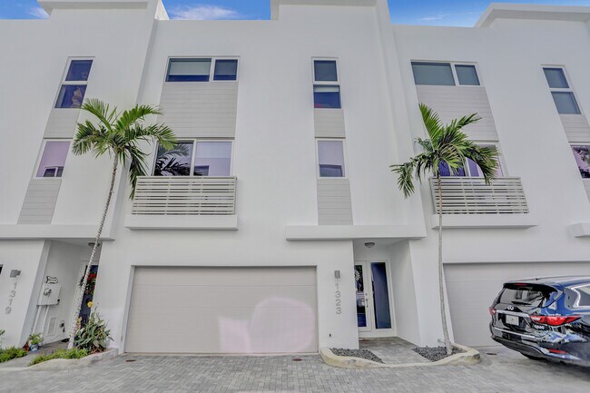 Foto del edificio - 1323 N Ocean Blvd