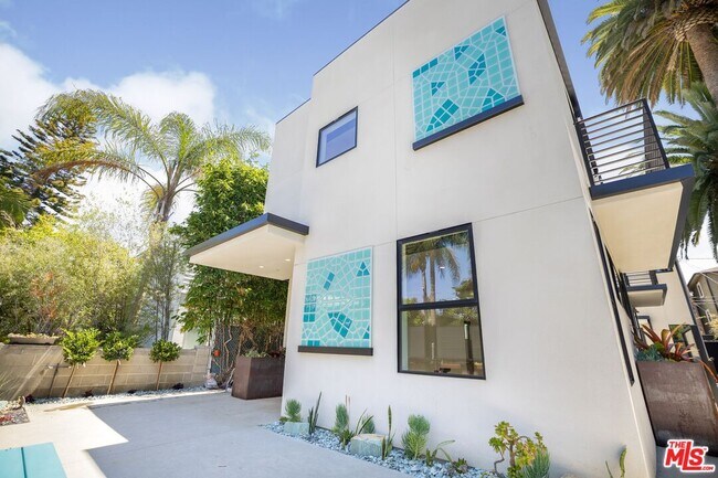 Building Photo - 538 Vernon Ave