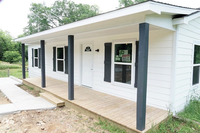 Building Photo - 512 E Acheson Rd