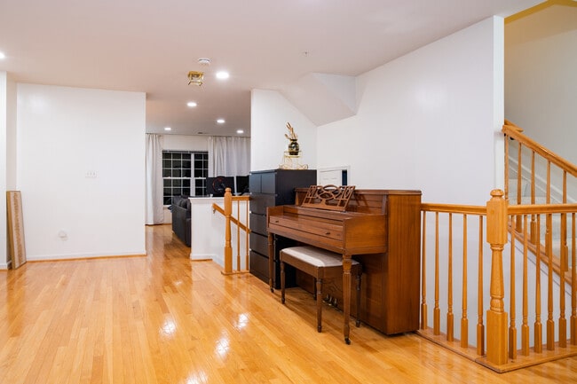 Building Photo - 12964 Pinnacle Dr